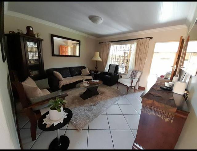 2 BEDROOM TOWNHOUSE FOR SALE IN ELDORAIGNE